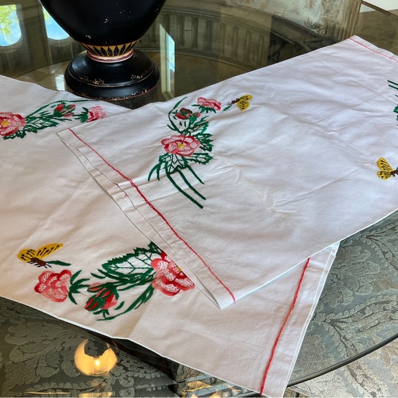 Hand Embroidered Vintage White Pillow Cases With flowers and butterflies - Picture 6 of 9